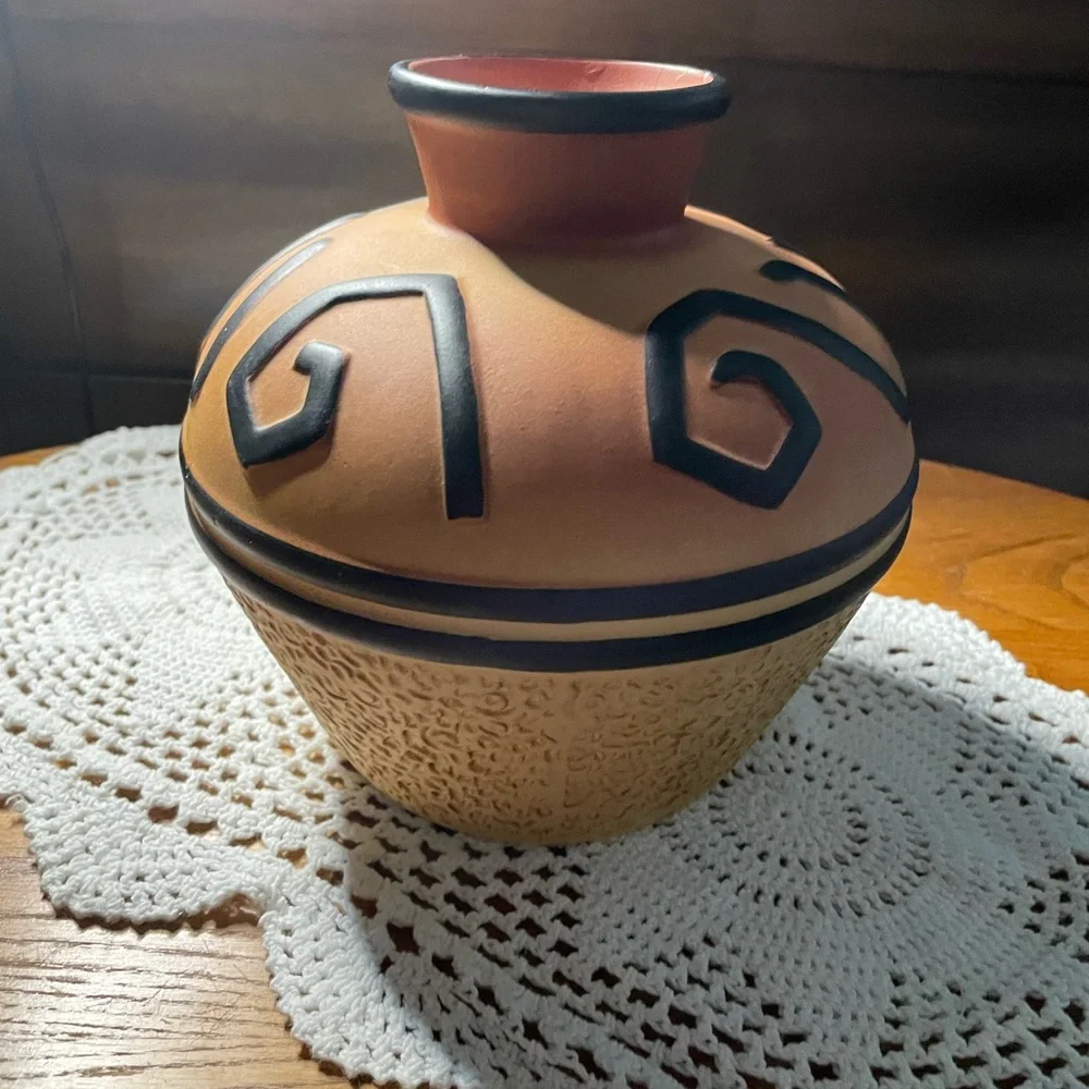 HOMEMAKER’S IDEA COMPANY Black And Orange/Beige Vase Art Southwest Style